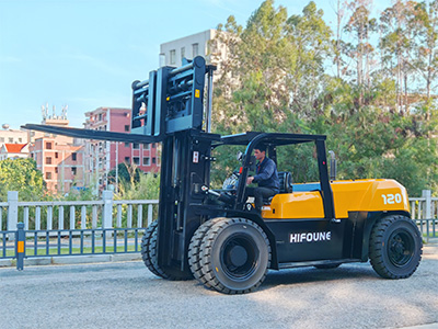 What are the advantages of HIFOUNE Container Operation Forklift 7 ton-12 ton?