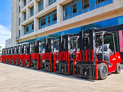 What factors influence the price of forklifts?