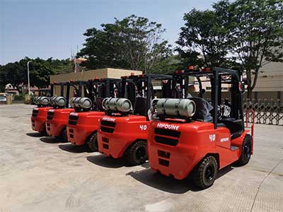 What are the advantages of LPG forklifts?