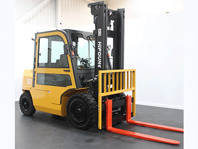 What are the main performance indicators of a 5-ton forklift that need to be considered?